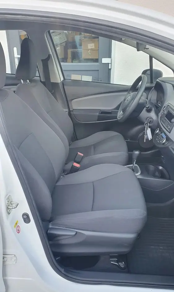 TOYOTA Yaris Hybrid 100 Active