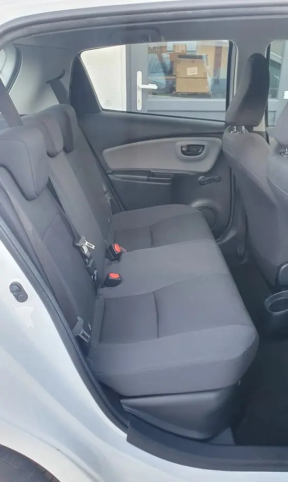 TOYOTA Yaris Hybrid 100 Active