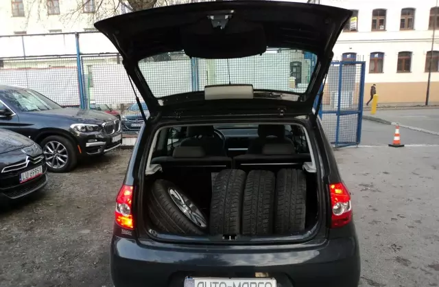 VOLKSWAGEN Fox 