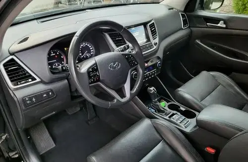 HYUNDAI Tucson 