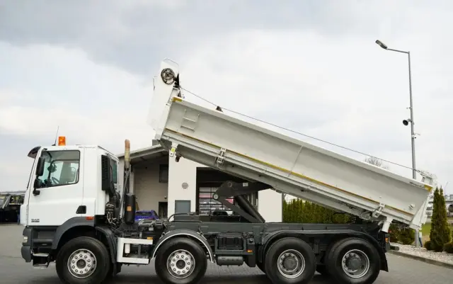 DAF CF 85.410 / 8X4 / WYWROTKA 2 STR / BORDMATIC / HYDROBURTA / SPROWADZONY 