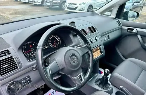 VOLKSWAGEN Touran 