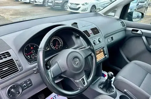 VOLKSWAGEN Touran 