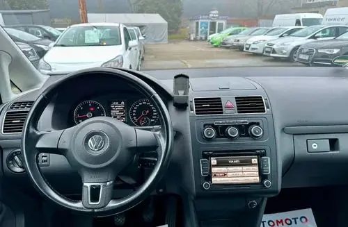 VOLKSWAGEN Touran 