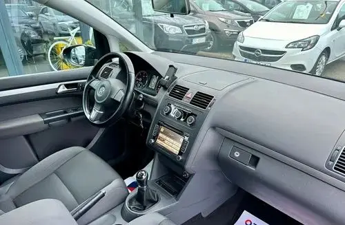VOLKSWAGEN Touran 