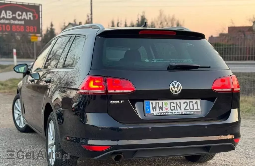 VOLKSWAGEN Golf 