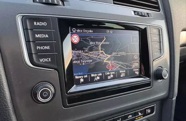VOLKSWAGEN Golf 