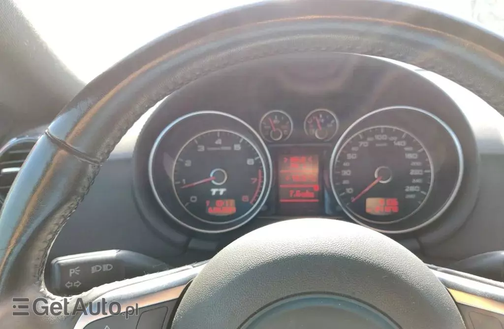 AUDI TT 
