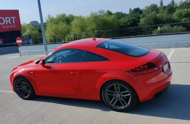 AUDI TT 