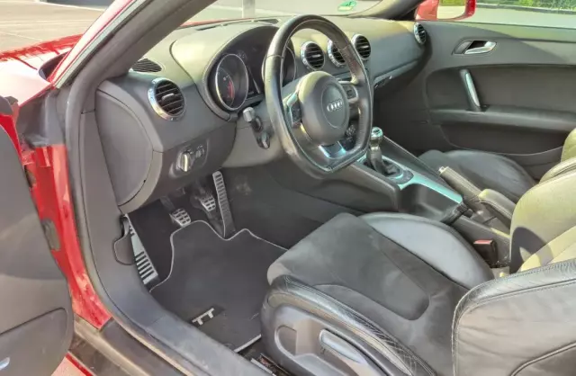 AUDI TT 