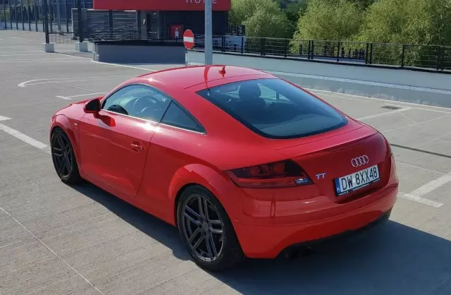 AUDI TT 