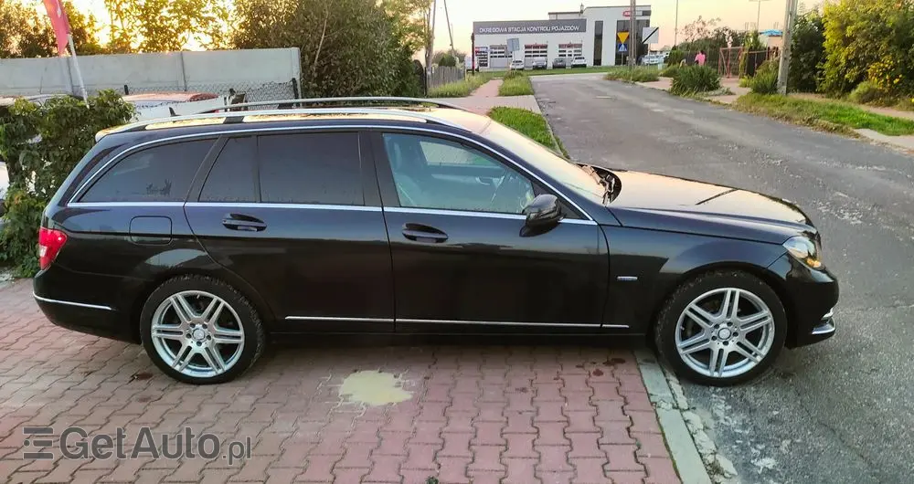 MERCEDES-BENZ Klasa C 220 T CDI DPF (BlueEFFICIENCY) Avantgarde
