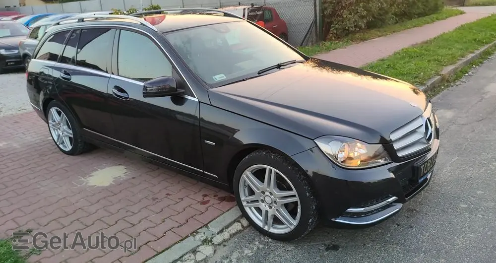 MERCEDES-BENZ Klasa C 220 T CDI DPF (BlueEFFICIENCY) Avantgarde