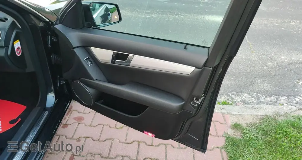 MERCEDES-BENZ Klasa C 220 T CDI DPF (BlueEFFICIENCY) Avantgarde