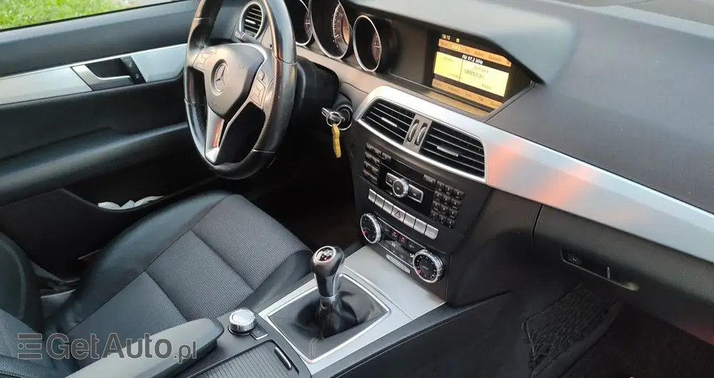 MERCEDES-BENZ Klasa C 220 T CDI DPF (BlueEFFICIENCY) Avantgarde