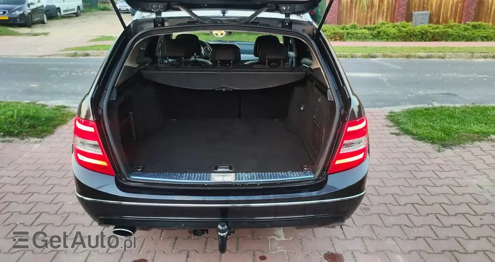 MERCEDES-BENZ Klasa C 220 T CDI DPF (BlueEFFICIENCY) Avantgarde