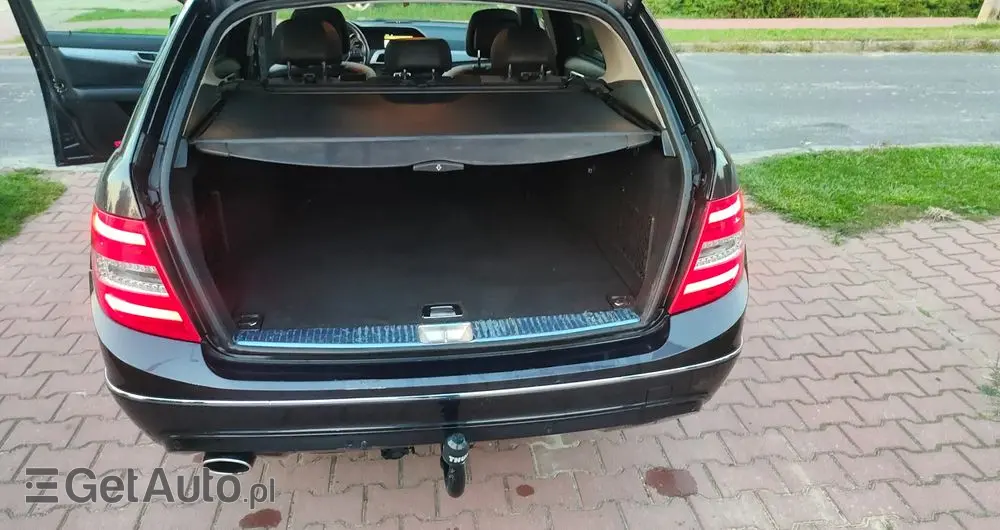MERCEDES-BENZ Klasa C 220 T CDI DPF (BlueEFFICIENCY) Avantgarde