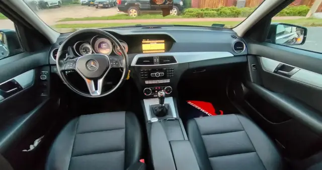 MERCEDES-BENZ Klasa C 220 T CDI DPF (BlueEFFICIENCY) Avantgarde