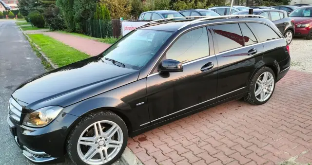 MERCEDES-BENZ Klasa C 220 T CDI DPF (BlueEFFICIENCY) Avantgarde