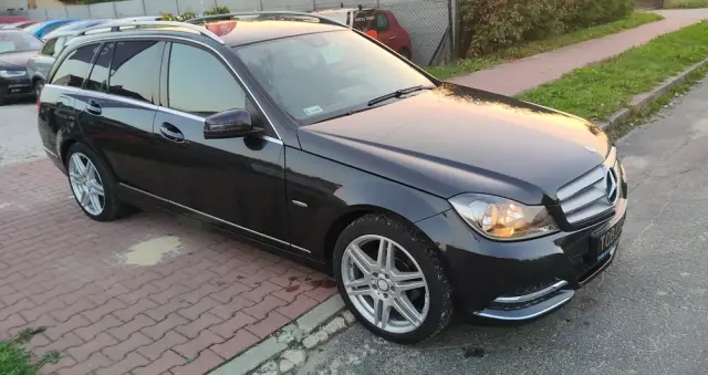 MERCEDES-BENZ Klasa C 220 T CDI DPF (BlueEFFICIENCY) Avantgarde