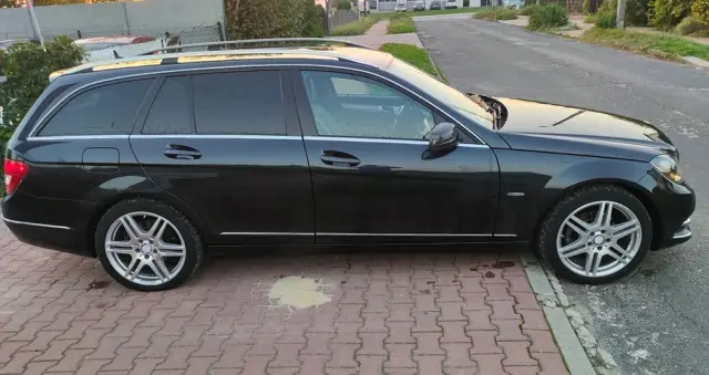 MERCEDES-BENZ Klasa C 220 T CDI DPF (BlueEFFICIENCY) Avantgarde