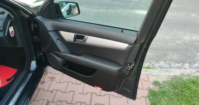 MERCEDES-BENZ Klasa C 220 T CDI DPF (BlueEFFICIENCY) Avantgarde