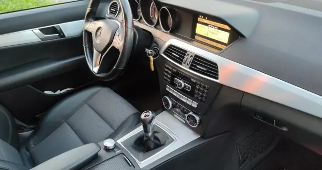 MERCEDES-BENZ Klasa C 220 T CDI DPF (BlueEFFICIENCY) Avantgarde