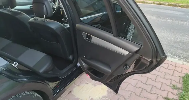 MERCEDES-BENZ Klasa C 220 T CDI DPF (BlueEFFICIENCY) Avantgarde