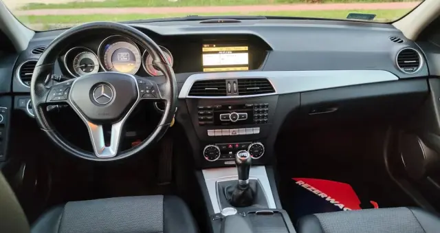 MERCEDES-BENZ Klasa C 220 T CDI DPF (BlueEFFICIENCY) Avantgarde