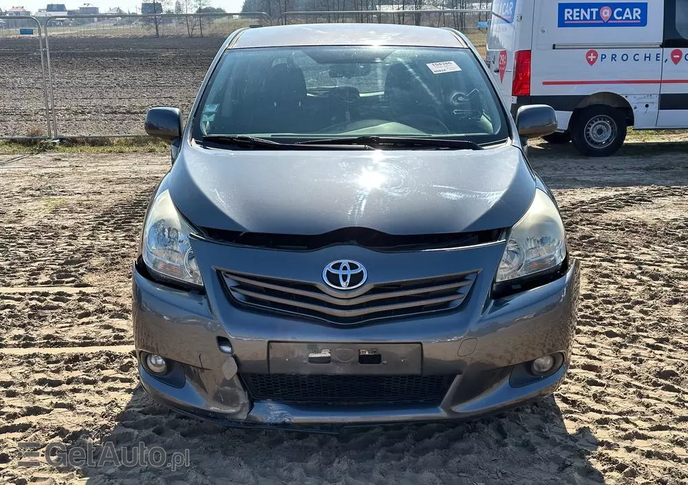 TOYOTA Verso 2.0 D-4D Luna