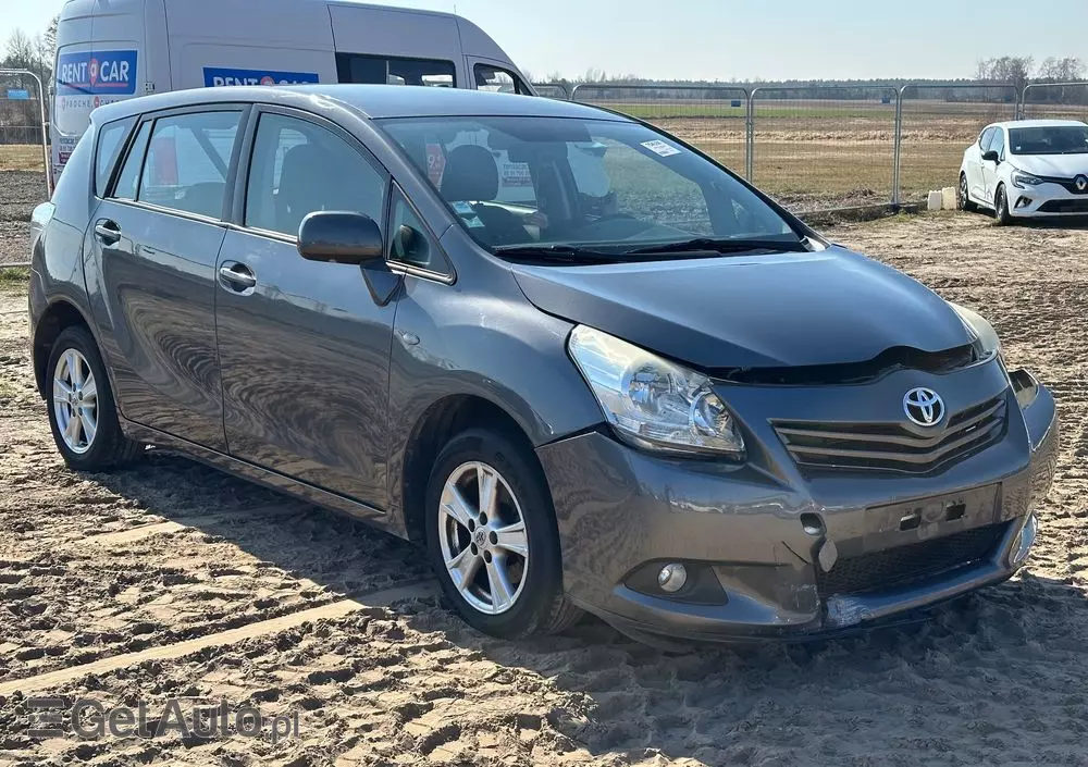 TOYOTA Verso 2.0 D-4D Luna