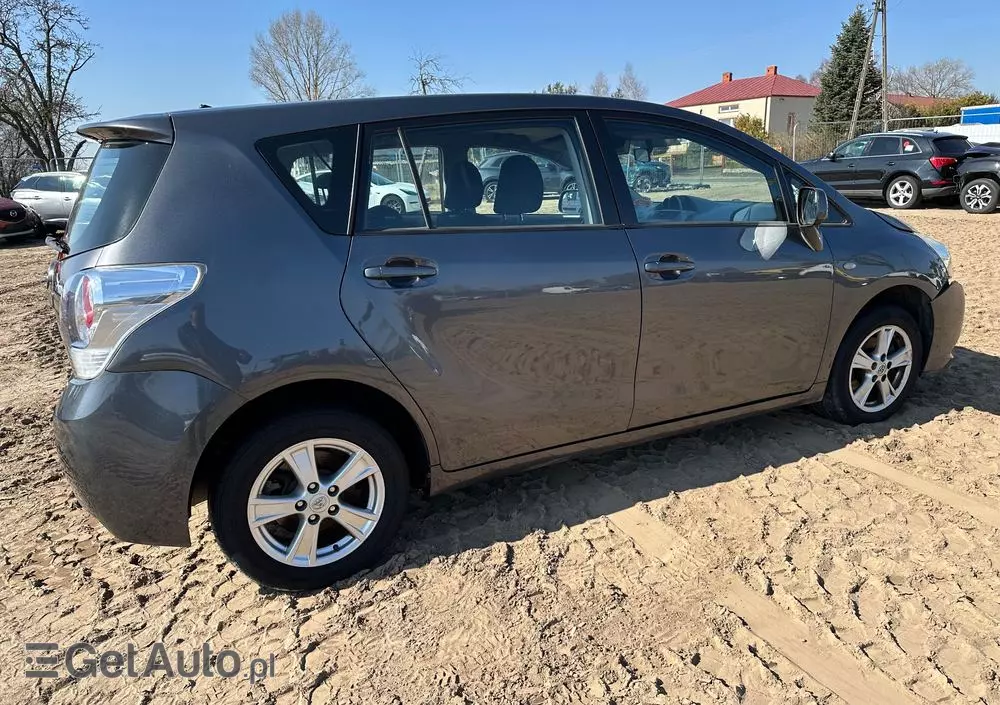 TOYOTA Verso 2.0 D-4D Luna