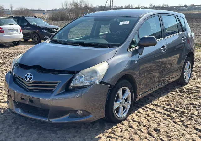 TOYOTA Verso 2.0 D-4D Luna