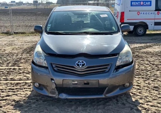 TOYOTA Verso 2.0 D-4D Luna