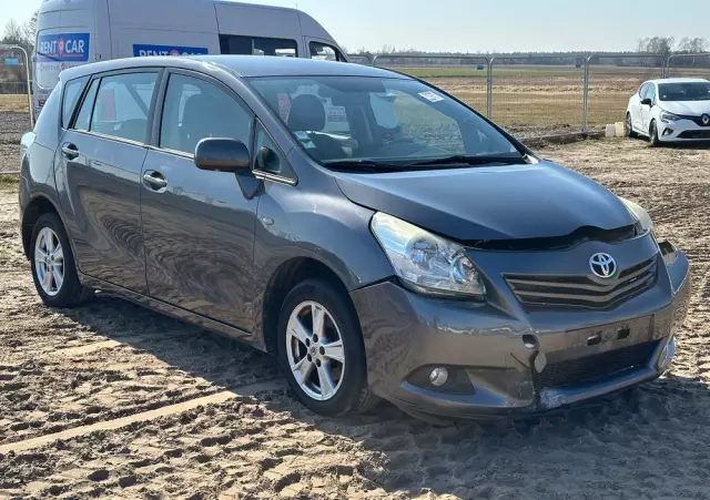 TOYOTA Verso 2.0 D-4D Luna