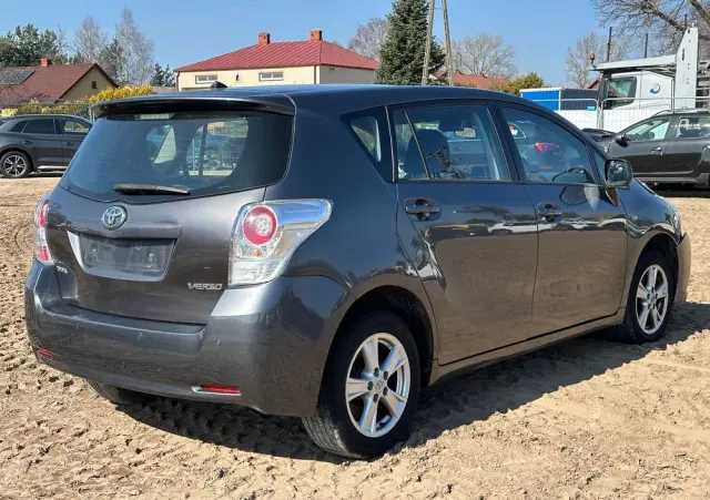 TOYOTA Verso 2.0 D-4D Luna