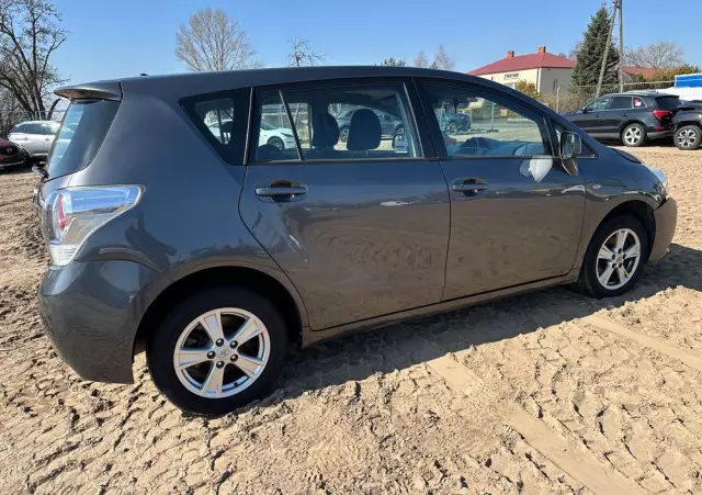 TOYOTA Verso 2.0 D-4D Luna