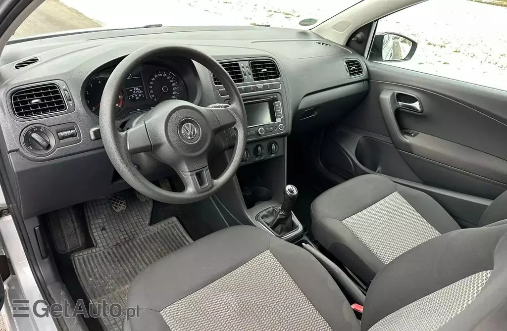VOLKSWAGEN Polo 