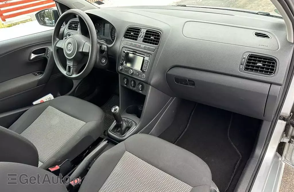 VOLKSWAGEN Polo 
