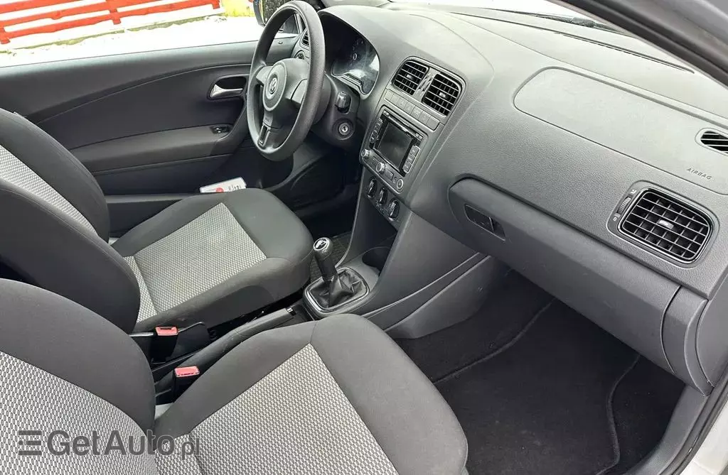 VOLKSWAGEN Polo 