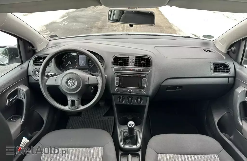 VOLKSWAGEN Polo 
