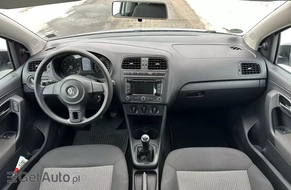 VOLKSWAGEN Polo 