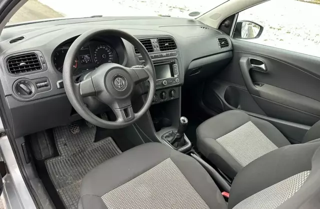 VOLKSWAGEN Polo 