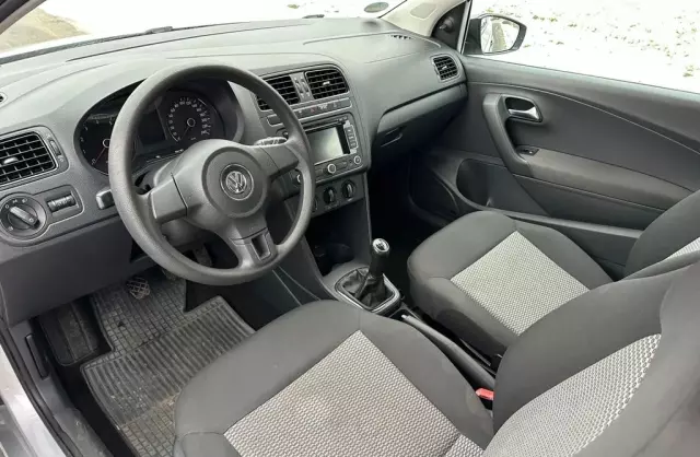 VOLKSWAGEN Polo 