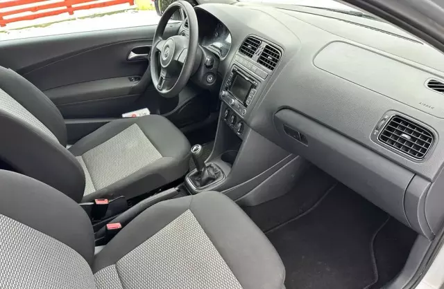 VOLKSWAGEN Polo 
