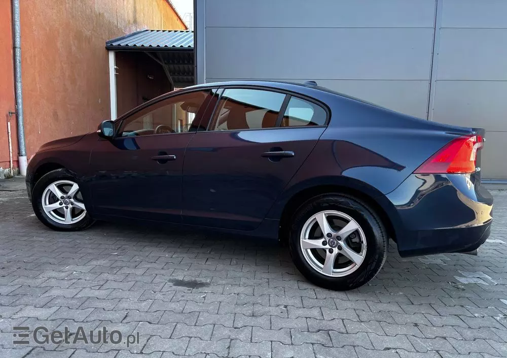 VOLVO S60 D2 Momentum