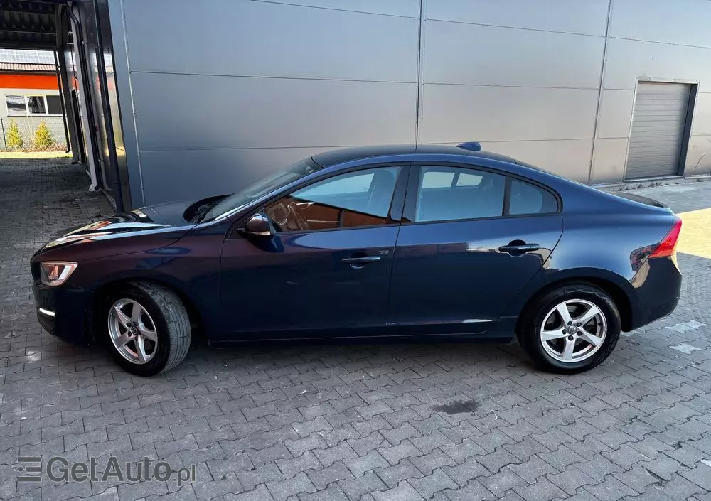VOLVO S60 D2 Momentum