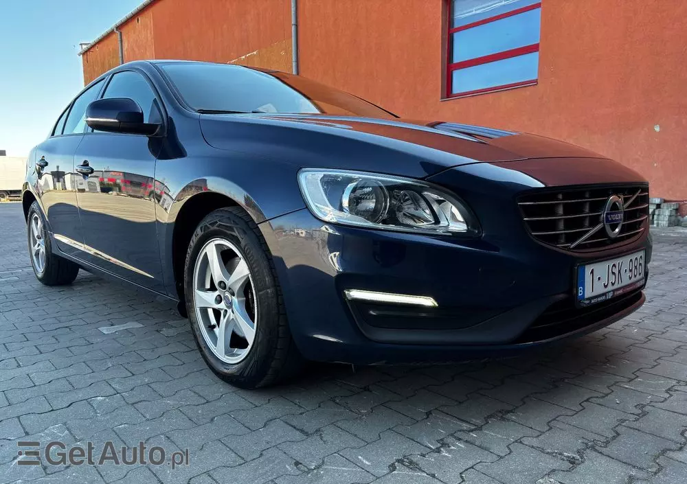VOLVO S60 D2 Momentum