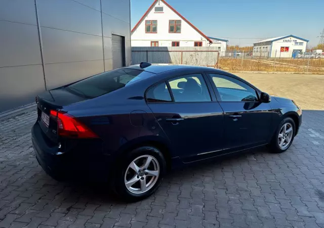 VOLVO S60 D2 Momentum