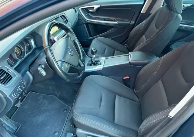 VOLVO S60 D2 Momentum